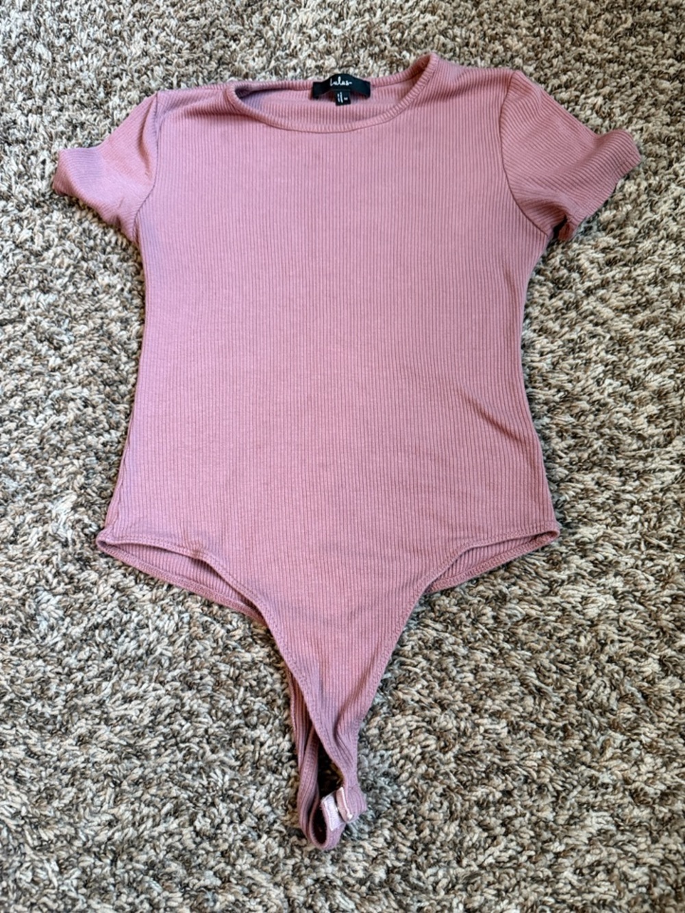 Lulu's Ribbed Short Sleeve Bodysuit in Dusty Mauve